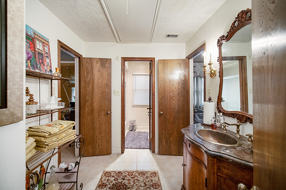 5802 Green Springs dr-34
