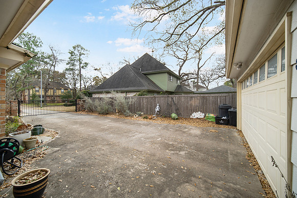 5802 Green Springs dr-41