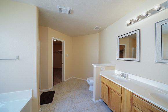 10406 Hurst Hill Ln-19