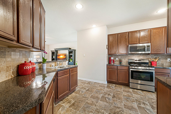 18007 Seco Creek Lane-8