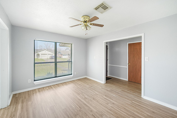 14422 Roundstone Ln-5