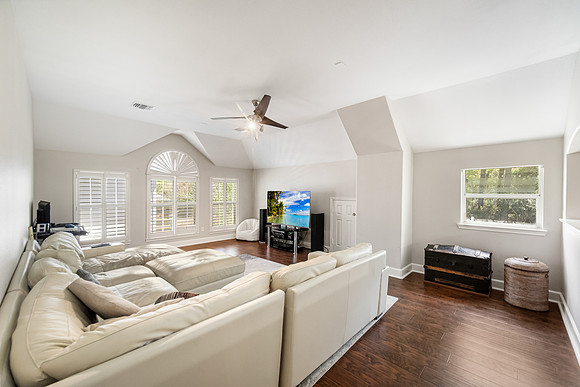 12839 Bedford Falls Dr-31