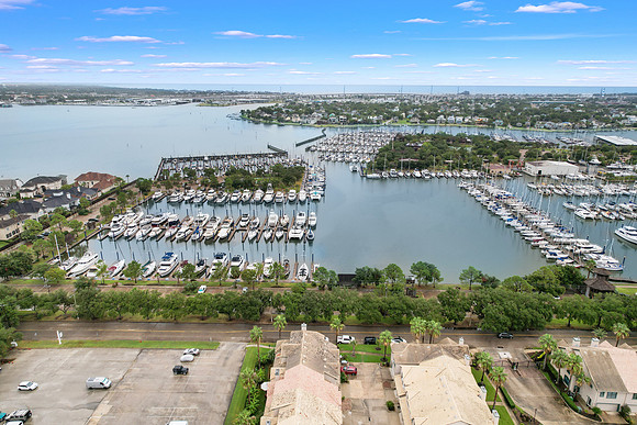 452MarinersDr-48