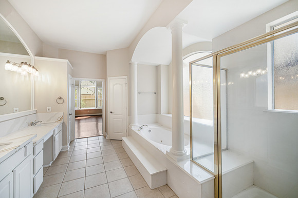 13910 Greenwood Manor Drive-37
