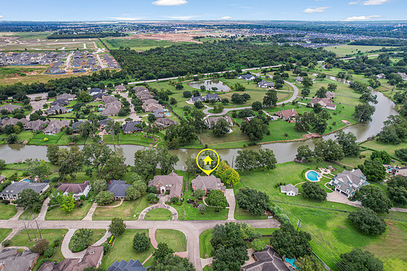32236 Watersmeet Dr drone-1