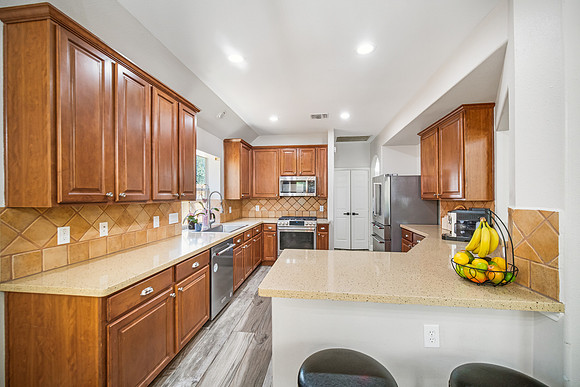 12839 Bedford Falls Dr-26