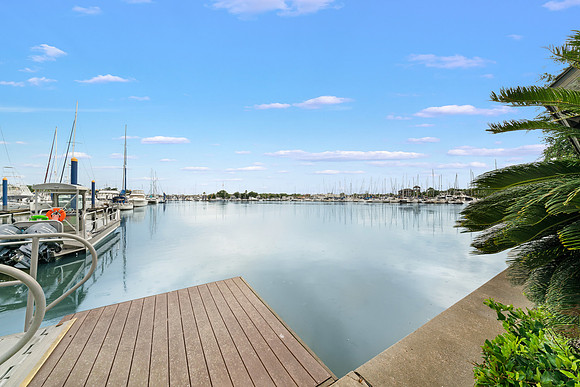 452MarinersDr-44