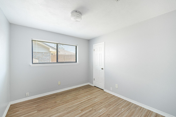 14422 Roundstone Ln-19