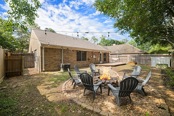 8915 Village Hill Green-28