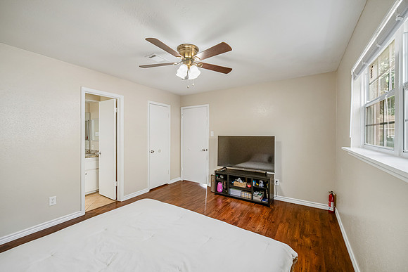 23102 Lestergate Dr-21