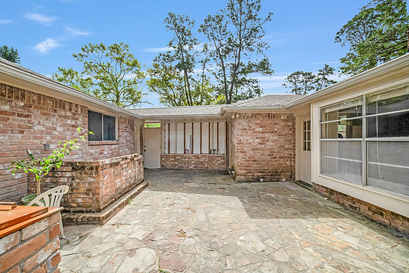 23102 Lestergate Dr-28