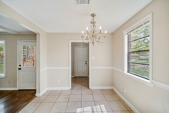 23102 Lestergate Dr-14