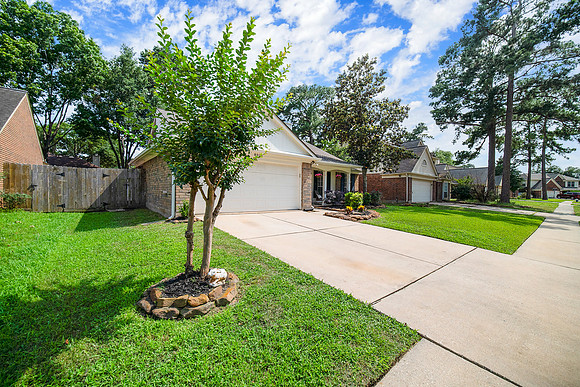8915 Village Hill Green-3
