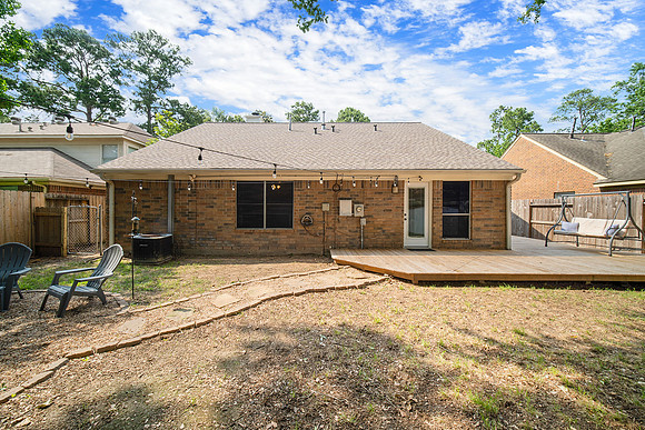 8915 Village Hill Green-27
