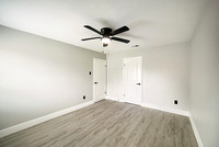2919 W Greens Rd-19