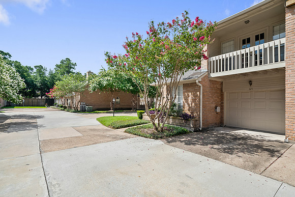 5515 Strack Rd apt 121-3