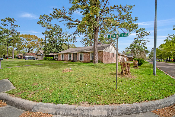 23102 Lestergate Dr-3