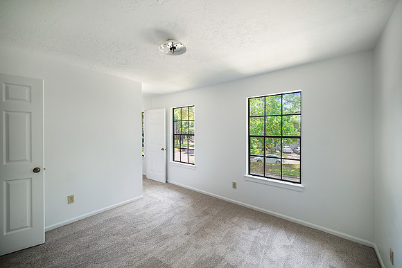 8011 Pinyon Creek Ct-36