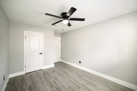 2919 W Greens Rd-17