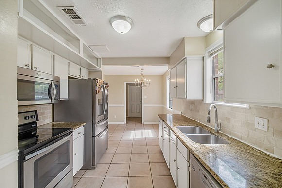 23102 Lestergate Dr-17