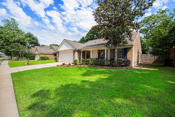 8915 Village Hill Green-4