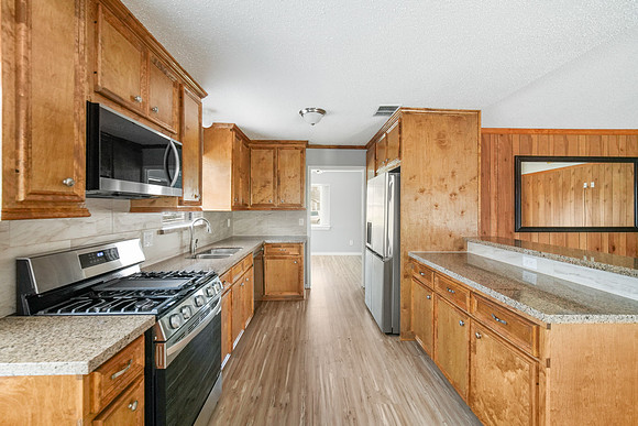 14422 Roundstone Ln-9
