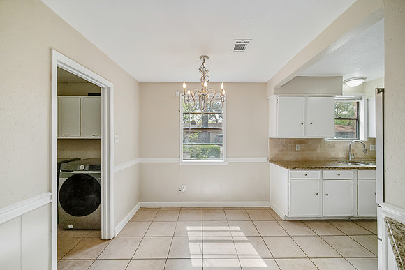 23102 Lestergate Dr-13