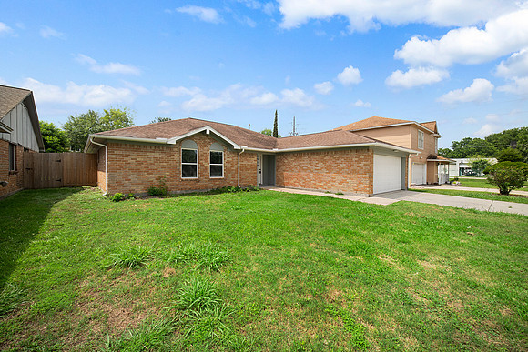2919 W Greens Rd-2