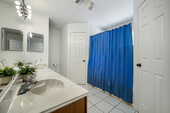 8011 Pinyon Creek Ct-32