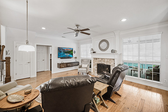 18102 Hampton Oak-140