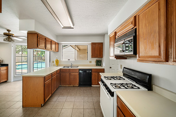 8011 Pinyon Creek Ct-9