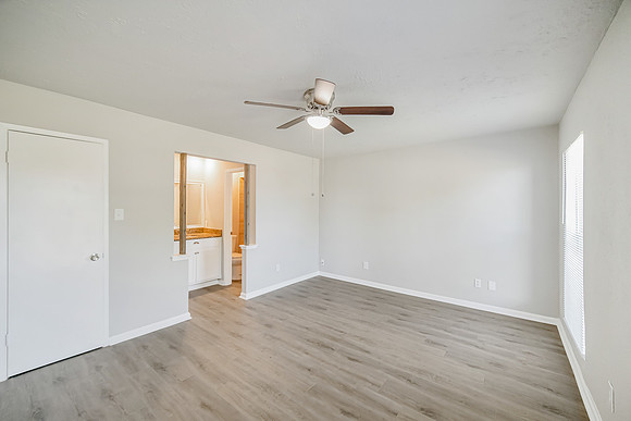 17403 Wild Willow Ln-27