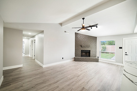 2919 W Greens Rd-8