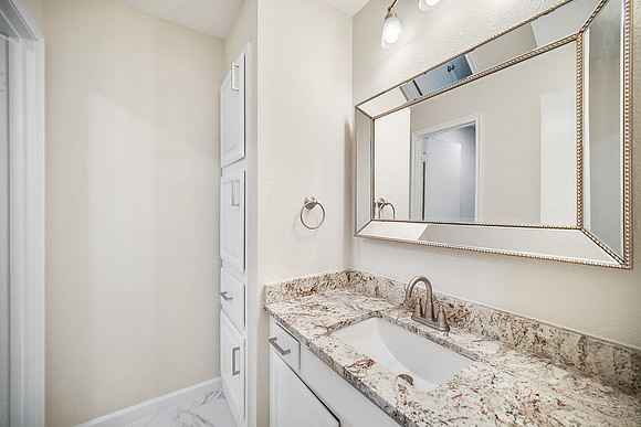 1718 Hilton Head Dr-21